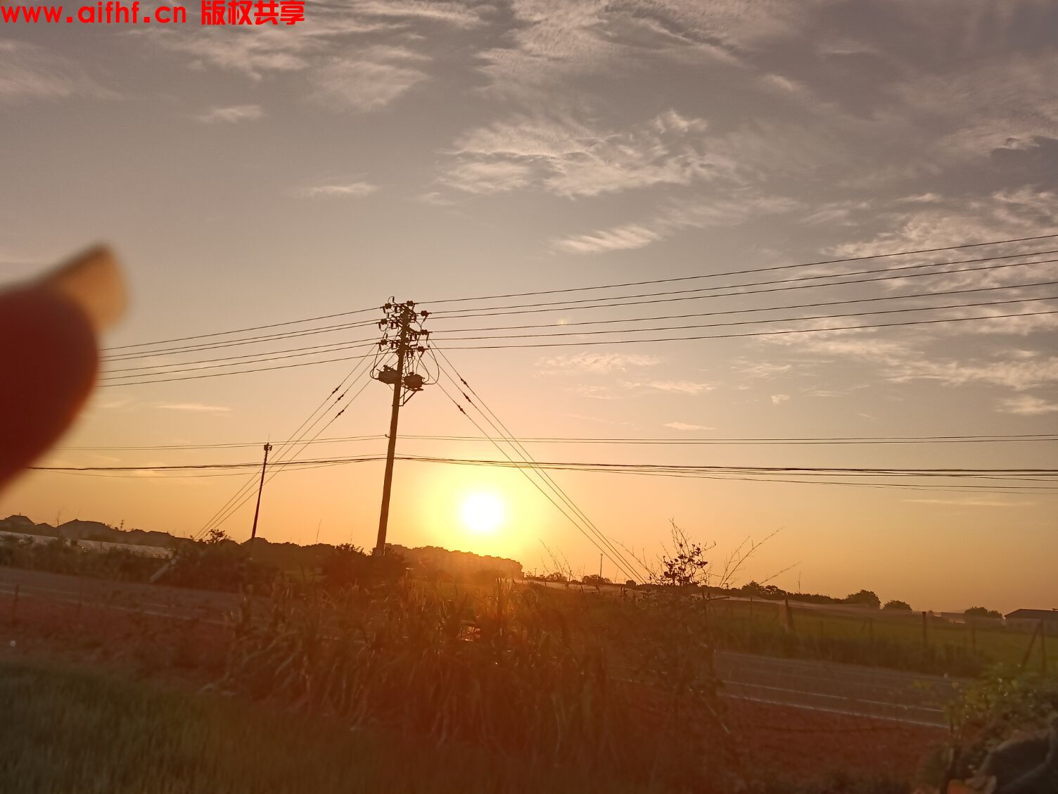 晚风再无她温柔:夜色夕阳下的城市与乡村
